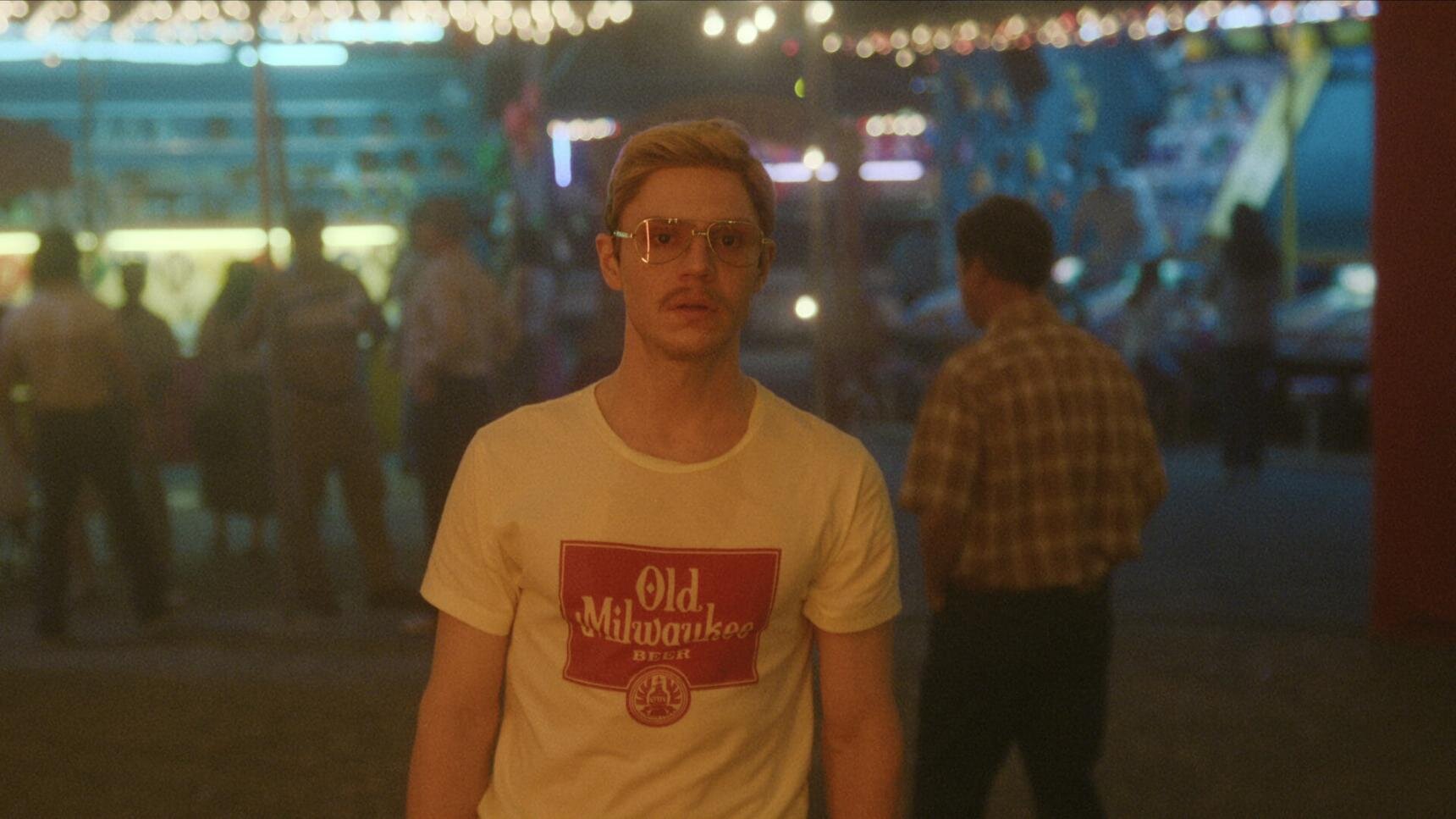Dahmer - Monster: The Jeffrey Dahmer Story S1E4 The Good Boy Box