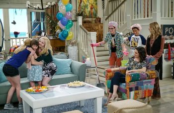 Liv and Maddie S4E1 Sorta Sisters-A-Rooney