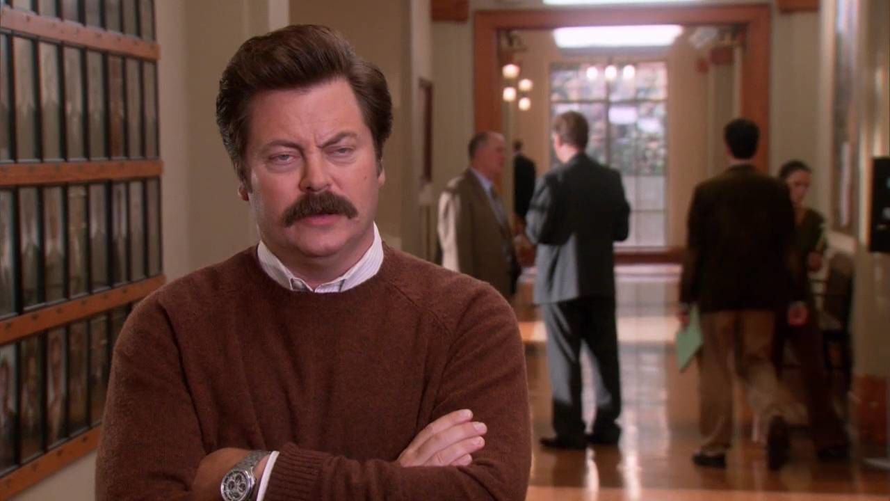 Parks and recreation. Рон Суонсон сериал. Ник Офферман парки и зоны отдыха. Джон Свонсон сериал. Рон Свонсон офис.