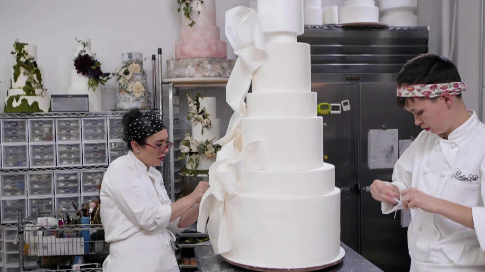 Ridiculous Cakes S1E8 Seven-Foot Wedding Cake